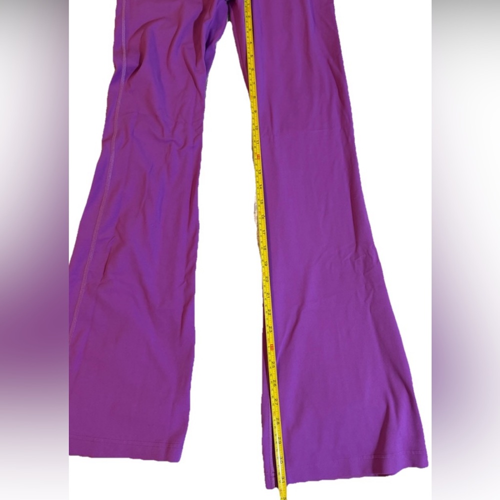 LULULEMON Women’s Flared Yoga Leggings Purple Size 6 Tall, Like New Condition - Picture 4 of 7